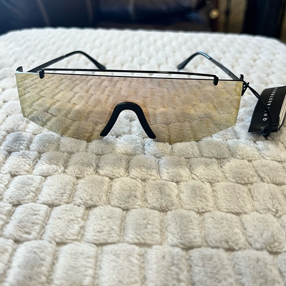 Quay Australia TRANSCEND Sunglasses - Picture 4 of 11